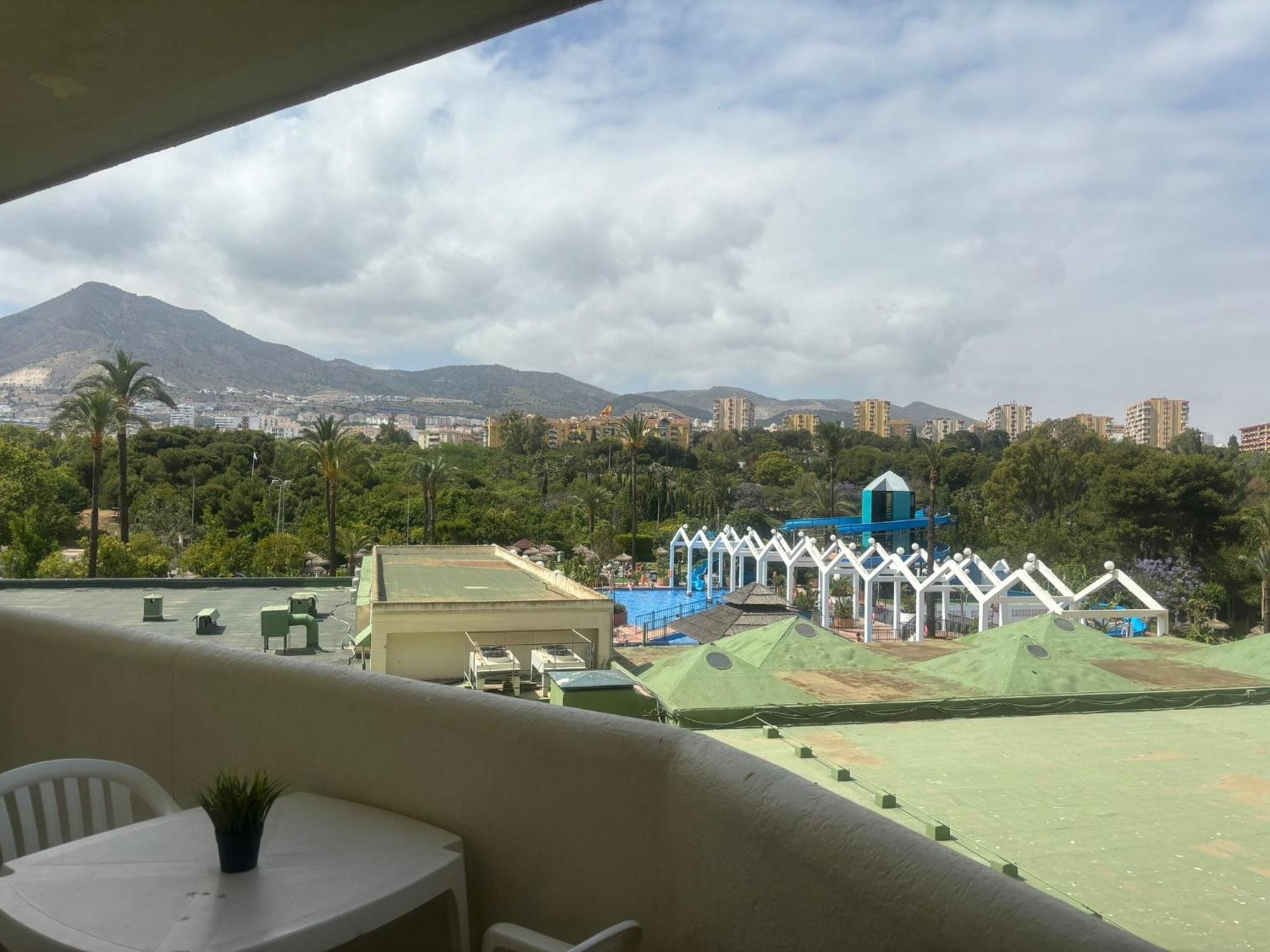 Apartamentos Benalbeach By Benalnova ベナルマデナ エクステリア 写真