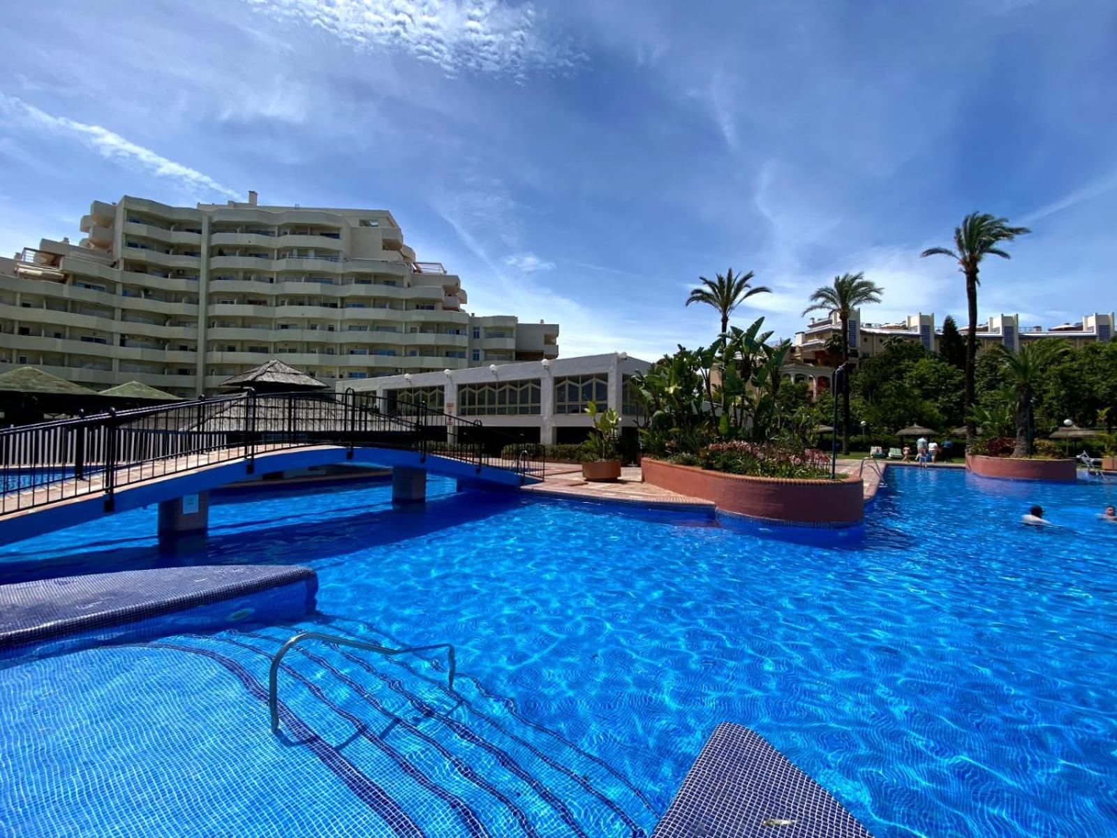 Apartamentos Benalbeach By Benalnova ベナルマデナ エクステリア 写真